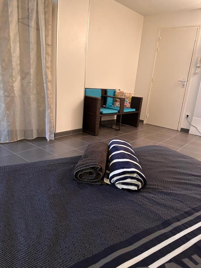 Un Studio Dans La Residence Sjt Alençon Exteriör bild